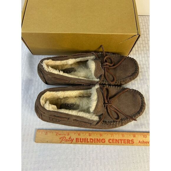 Ugg fur lined slippers beige size 7? - Picture 5 of 5
